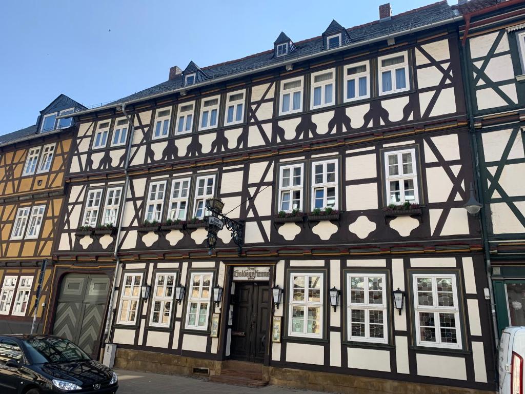 Fassade des Hotel Goldene Krone, denkmalgeschütztes Fachwerkhaus